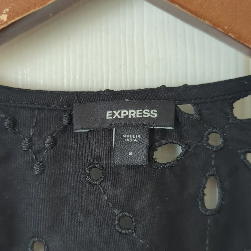 Express Bohemian Eyelet Embroidered Long Sleeve Tie Front Cropped Blouse Black S - Picture 4 of 12